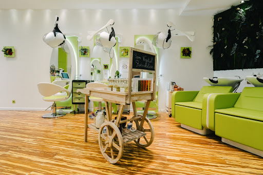 BIOBELA salon de coiffure proposant la coloration végétale et utilisant des produits bio & éco responsables. Shampoings
