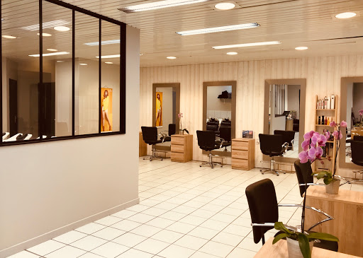 Découvrez les salons de coiffure Cyril Bazin