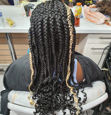 Prenez rendez-vous avec le salon de coiffure Prestige Beauté à Strasbourg pour la réalisation de tresses africaines