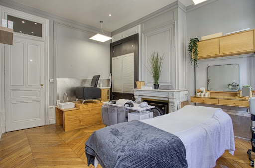 Découvrez 3 univers place Bellecour à Lyon. Le salon de coiffure & esthétique - Le 106 vous propose un instant de bien être dans un appartement d'époque.