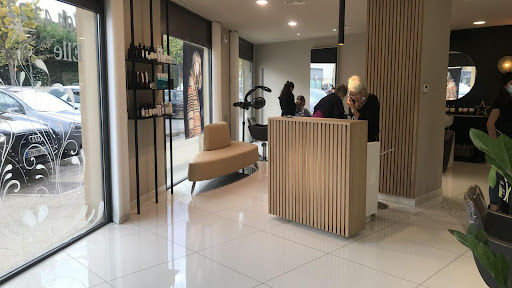 Vous avez envie d'une nouvelle coupe de cheveux ? Bienvenue dans notre salon de coiffure
