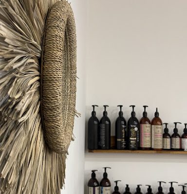 Hairmind Salon de coiffure Toulouse. Coupes sur cheveux secs pour la révélation de la matière. Sur Rendez-vous du mardi au vendredi : 10H-19H. Samedi : 9H30-18H30.