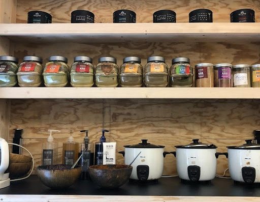 Le salon de coiffure végétal IO Coiffure situé dans le 6ᵉ arrondissement de Marseille vous accueille pour un moment de détente et bien-être en vous proposant des coiffures 100% naturels.