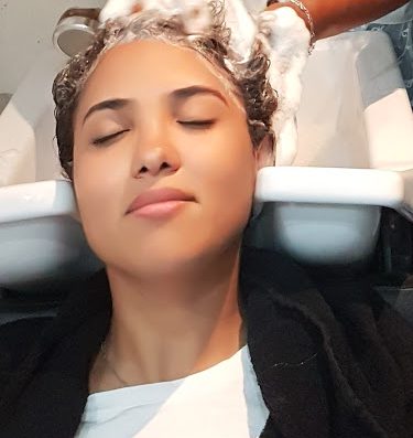 Notre salon de coiffure vous accueille chaleureusement pour toutes prestations de coiffures afro ou européennes