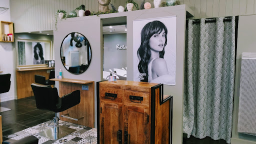 Coiffeur Nantes St Mihiel : Votre salon de coiffure mixte à Nantes quartier Saint-Mihiel vous attend pour des coupes et colorations tendances