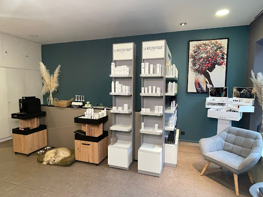Le salon Logan coiffure sur mesure à Strasbourg vous accueille dans un univers spacieux