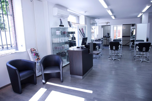 École de coiffure en plein centre de Toulouse depuis 2012.