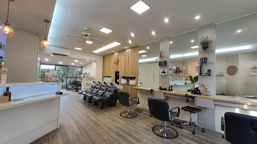 Si vous êtes à la recherche d'un salon de coiffure à Nantes quartier rond-point de Rennes. Découvrez Mes Beaux Ciseaux