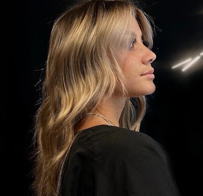 Créateurs du métier de coiffeurs studio et du fameux "coiffé-décoiffé" il y a 45 ans. Au service de votre beauté pour un style indémodable