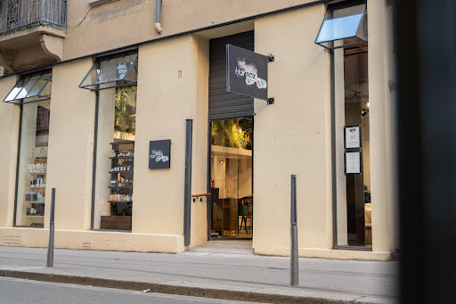 HAIRBOX Créateur de looks. Fondé en 2012. Aujourd’hui 3 salons de coiffure sont présents sur Lyon