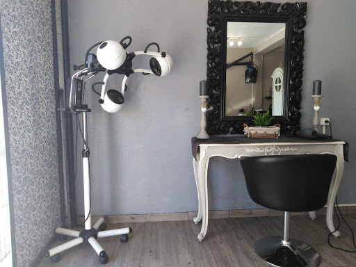 Studio Cry's coiffure