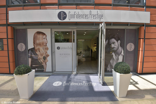 Confidences Prestige à Lyon 6 offre un large choix de produits pour cheveux pour coiffeur à des prix très compétitifs pour salon de coiffure lyon 6.