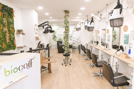 A la recherche d'un coiffeur bio à Paris 4 ? Découvrez Biocoiff' Bastille et sublimez vos cheveux avec nos colorations 100% végétales. RDV rapide.