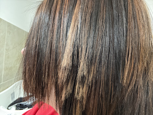 Le Salon situé à la Farlède dans le Var vous propose un espace dédié à la coiffure et à la beauté grâce à son institut. Un vrai moment de beauté et de détente